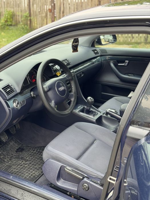 Audi A4 1.6 benzină.