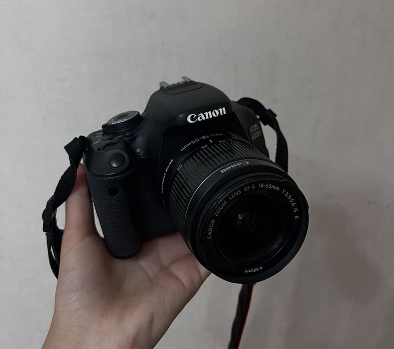 Камера Canon EOS 600D
