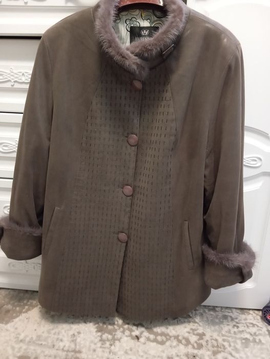 Продам женскую куртку