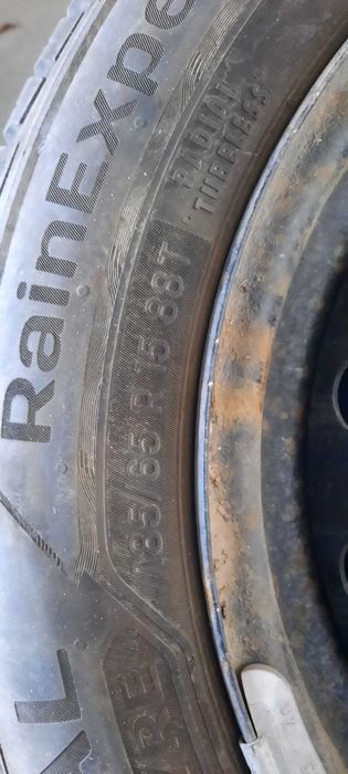 ЛЕТНИ ГУМИ УНИРОЯЛ 185/65/15 ПОЧТИ НОВИ с джанти за Фиат Пунто Ево