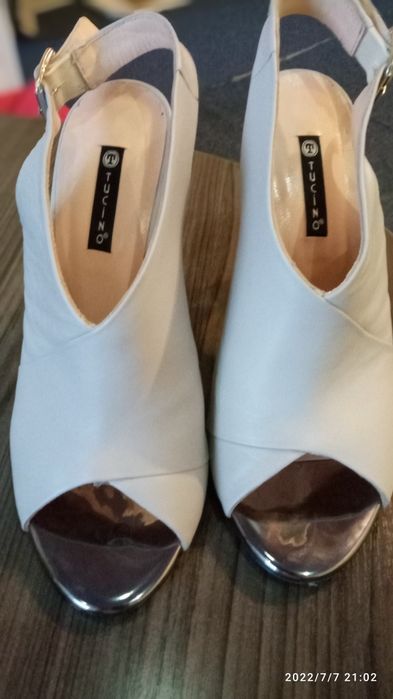 Продам стильную обувь