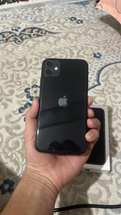 Продам Айфон 11 б/у