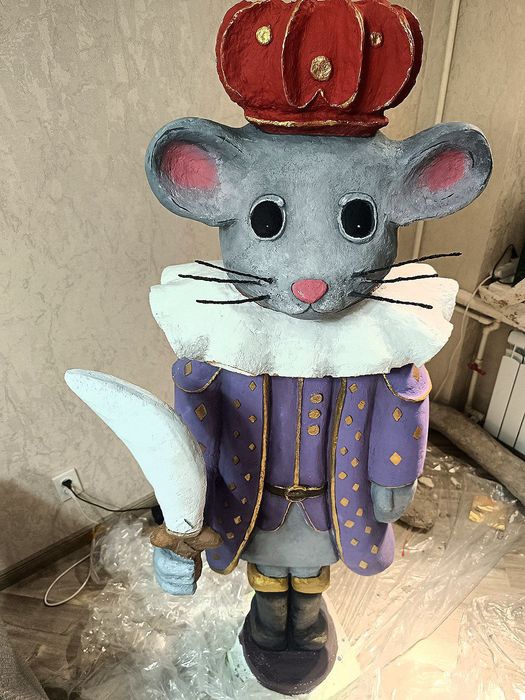 Новогодние большие фигуры ручной работы.