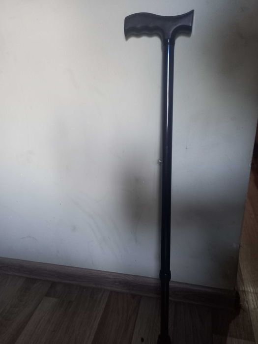 Подам трость новая