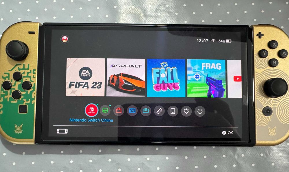 Consola NINTENDO SWITCH OLED ZELDA limited edition,plus 6 jocuri
