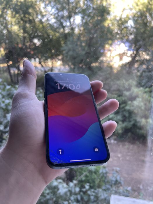 Продам IPhone 13