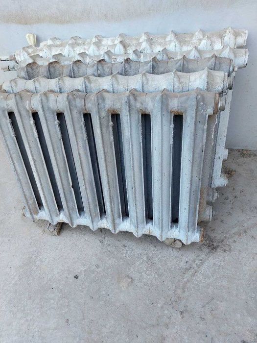 Продаются чугунные батареи 6 штук по 8 секций