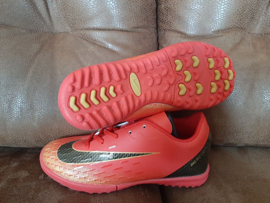 Миники футбол обувь .