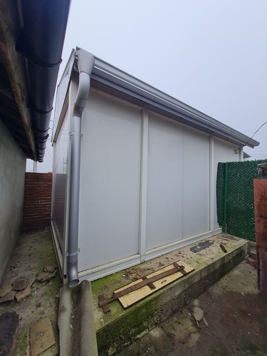 Фургон от термопанели с покрив