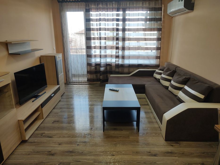 Дава се под наем Двустаен апартамент в Пазарджик, Запад - 70 кв.м за 280.5 € - Снимка #2