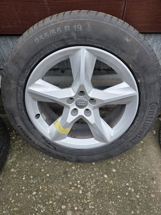 Set roti pe 19 cu anvelope de iarna in starea foarte bună.