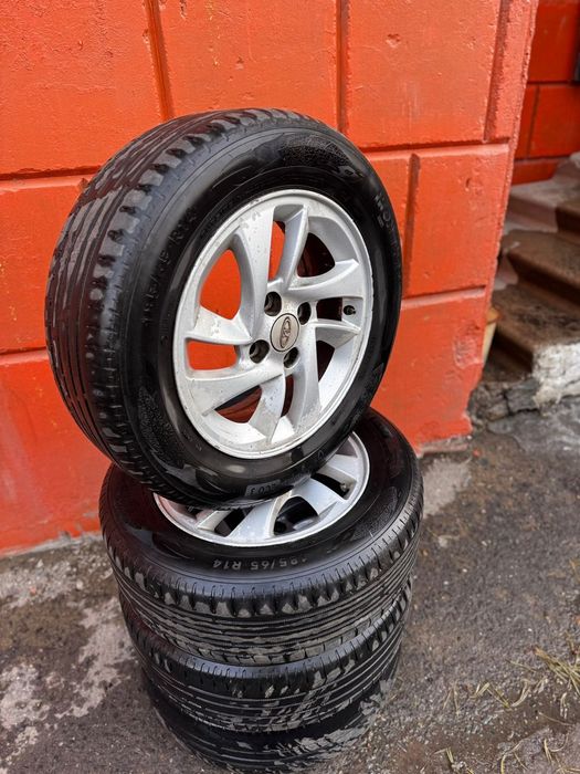 Продам комплект летних шин