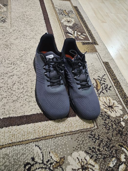 Чисто нови маратонки  46 номер