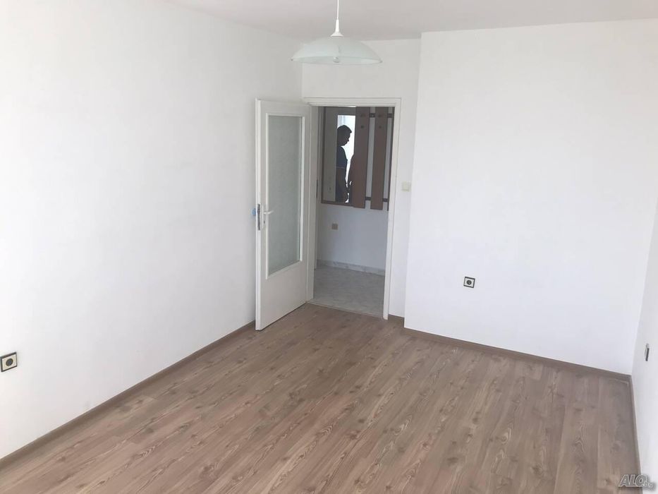 Дава се под наем Едностаен апартамент в Бургас, Лазур - 50 кв.м за 255 € - Снимка #2