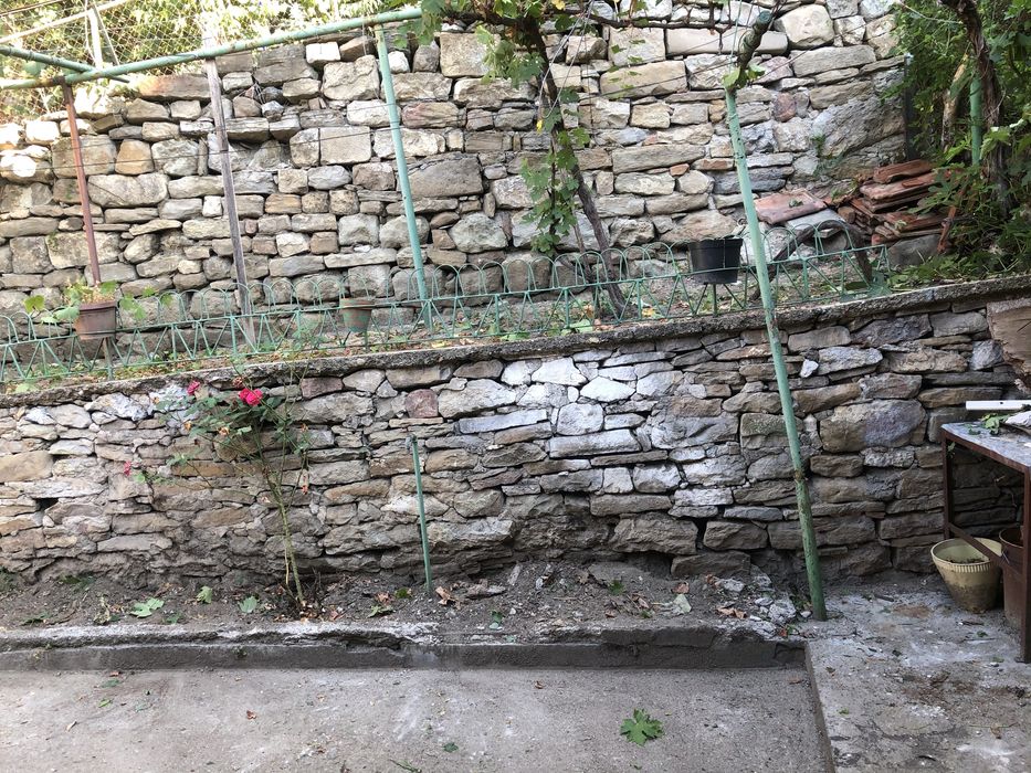 Къща с готов инвестиционен проект в старата част на гр. Велико Търново