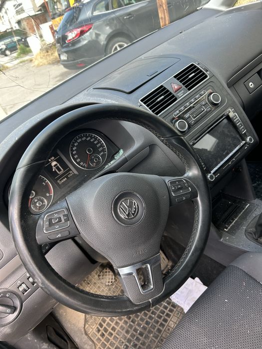 Vw Touran 1.6 TDI. 105кс. На части Туран 1.6 ТДИ. 105кс. 2011г