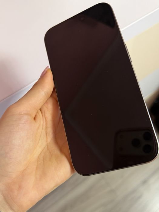 Iphone 15 Pro , 128 GB, culoare natural titanum.