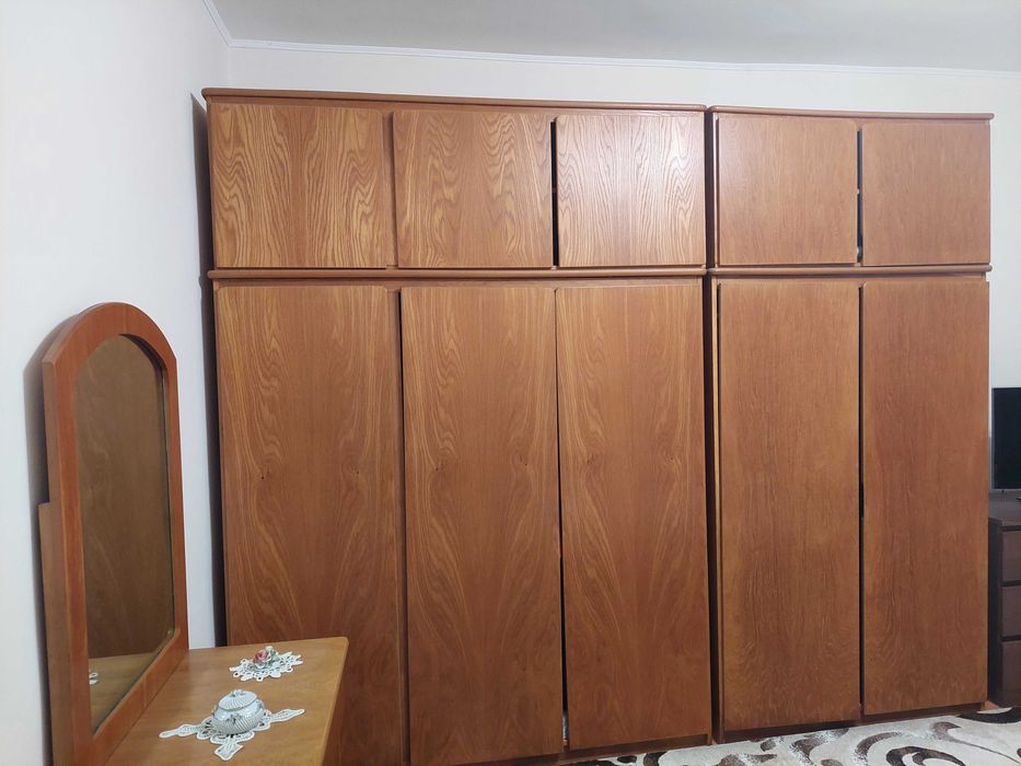 Set mobilă dormitor, 3 dulapuri + oglindă + 2 noptiere