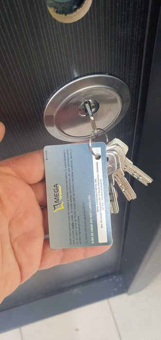 Usa MEGa DOOR pretabila la situatiile pe colt sau intre pereti fara pr