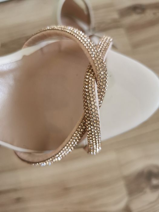 Страхотни сандали на ток