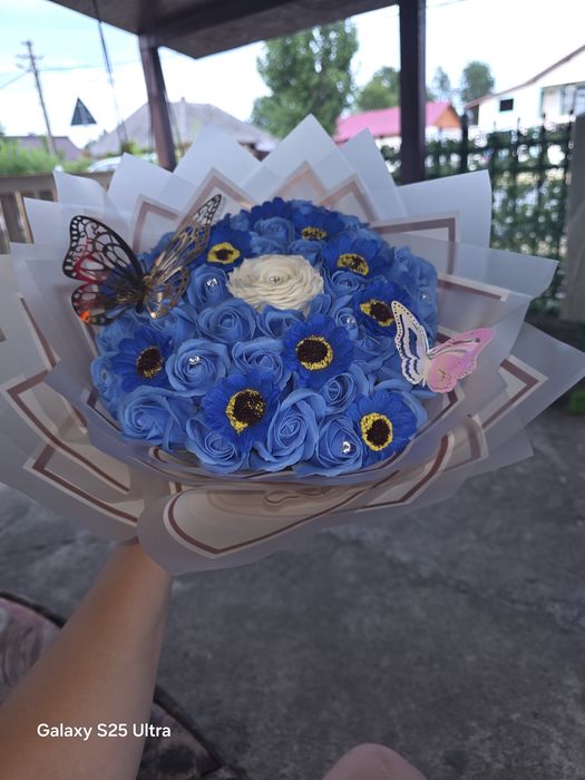 Buchet elegant  trandafiri din săpun  Albastru