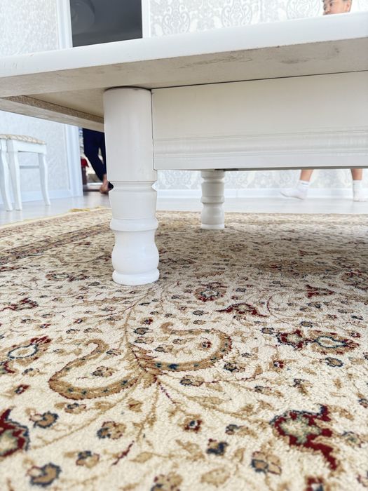 Стол для гостиной