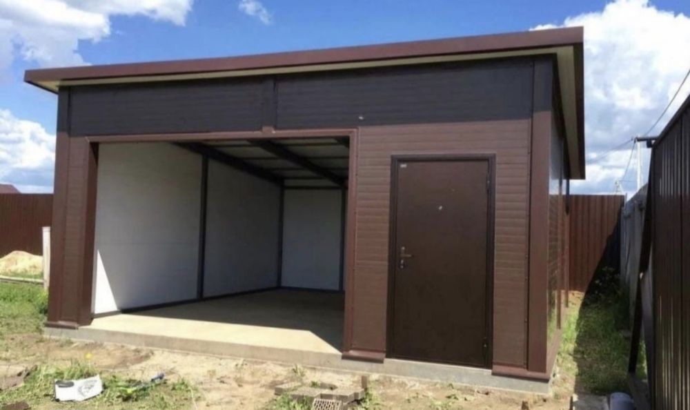 Garaje pe structuri metalice învelite cu panou senwis