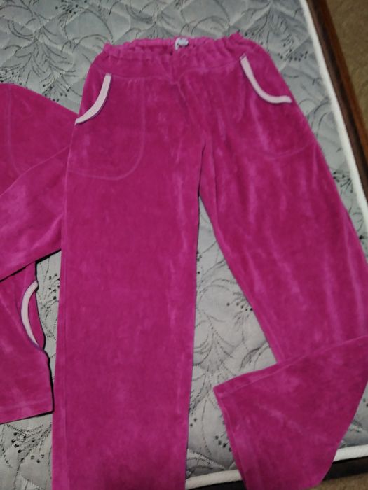 Два екипа в розов цвят Лрр