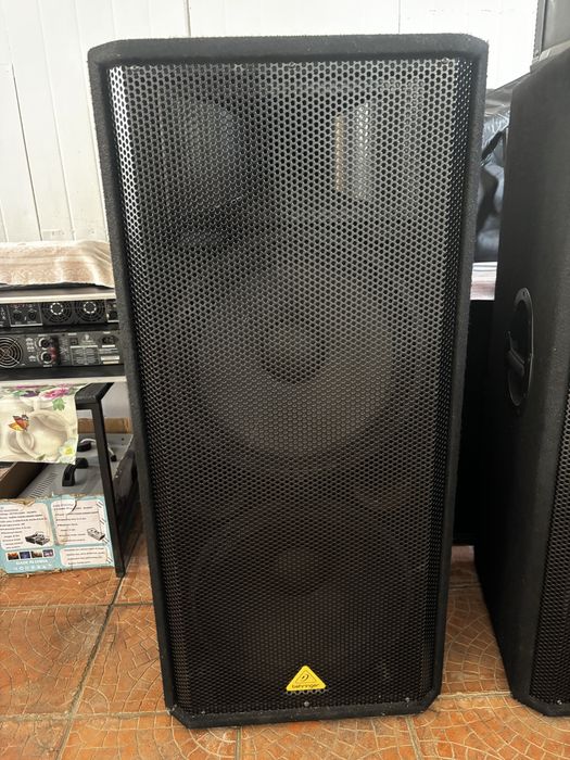Vând pereche boxe profesionale Behringer VP2520
