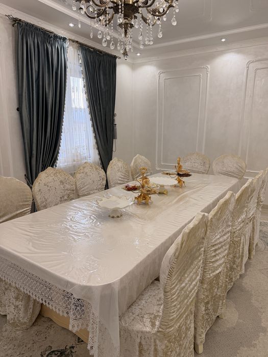Стол стулья гостиной