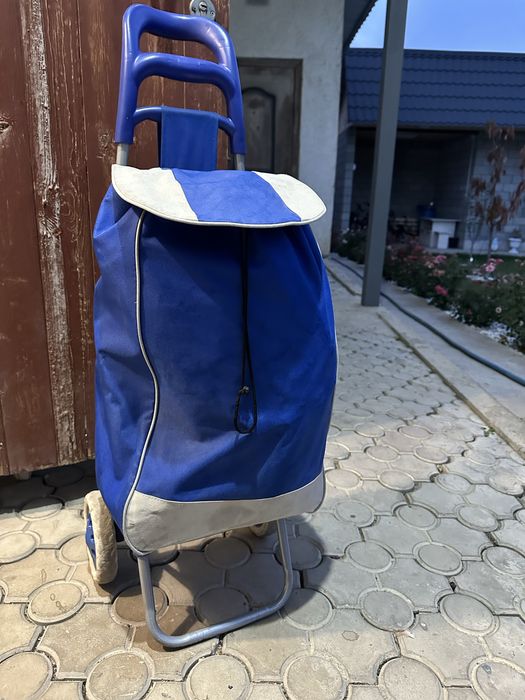 Продам сумку на колесиках