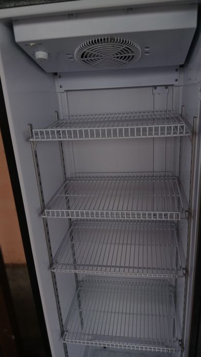 Продаю холодильник практически новый