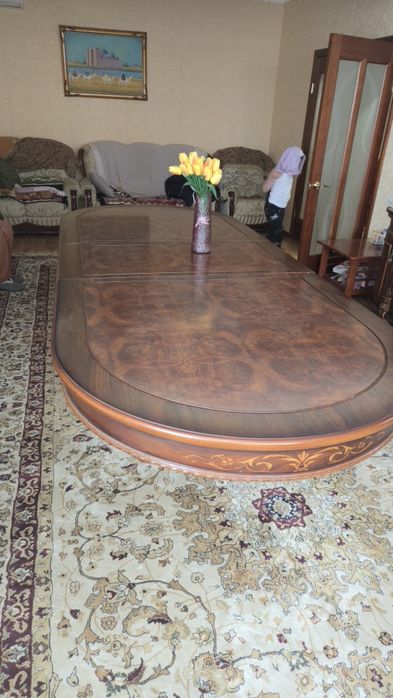 Продам стол в отличном состояние