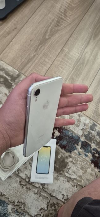 iPhone XR 128GB Alb – Stare  Bună/ Cutie + Cablu,puțin decolorat sus(vezi imaginea 3)