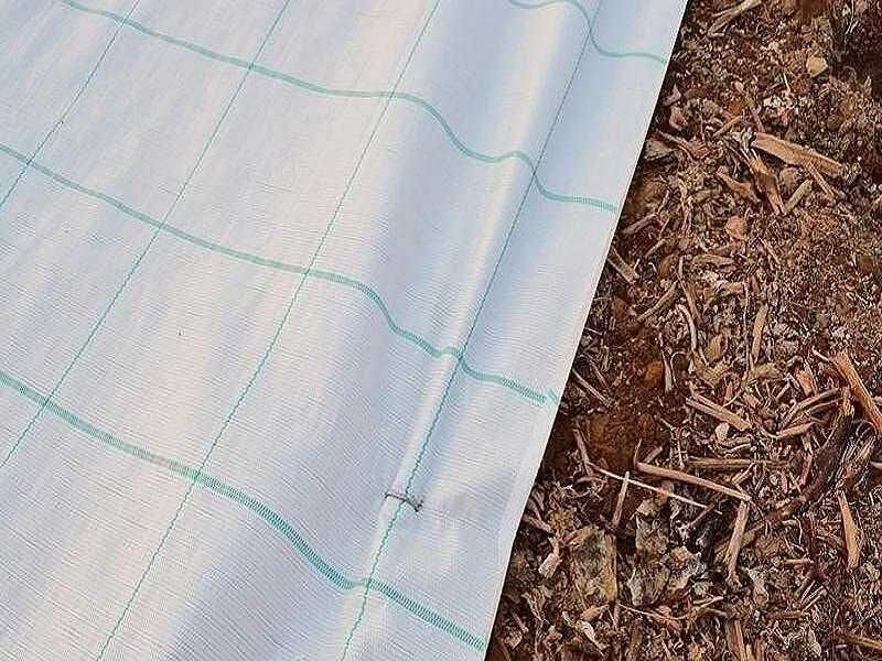 Тъкан против плевели/Зебло - 105 гр. бял, зелен и черен