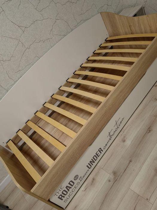 Кровать двух ярусная