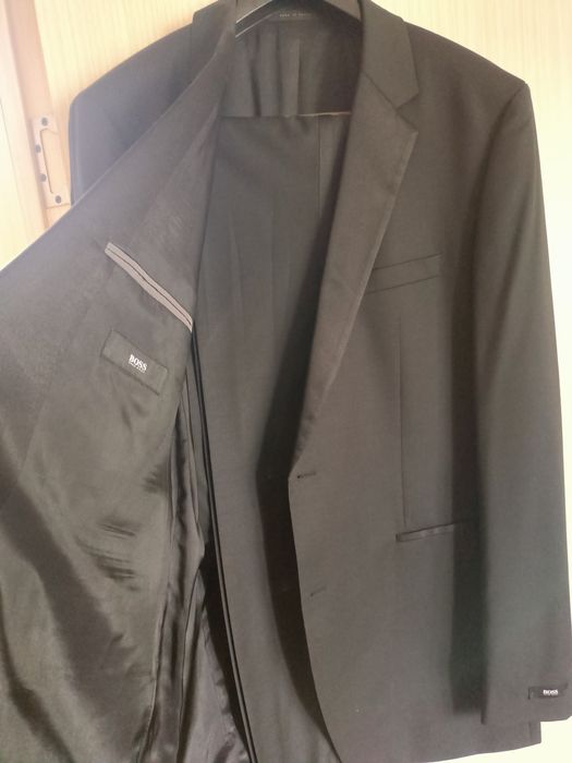 Продам костюм HUGO BOSS