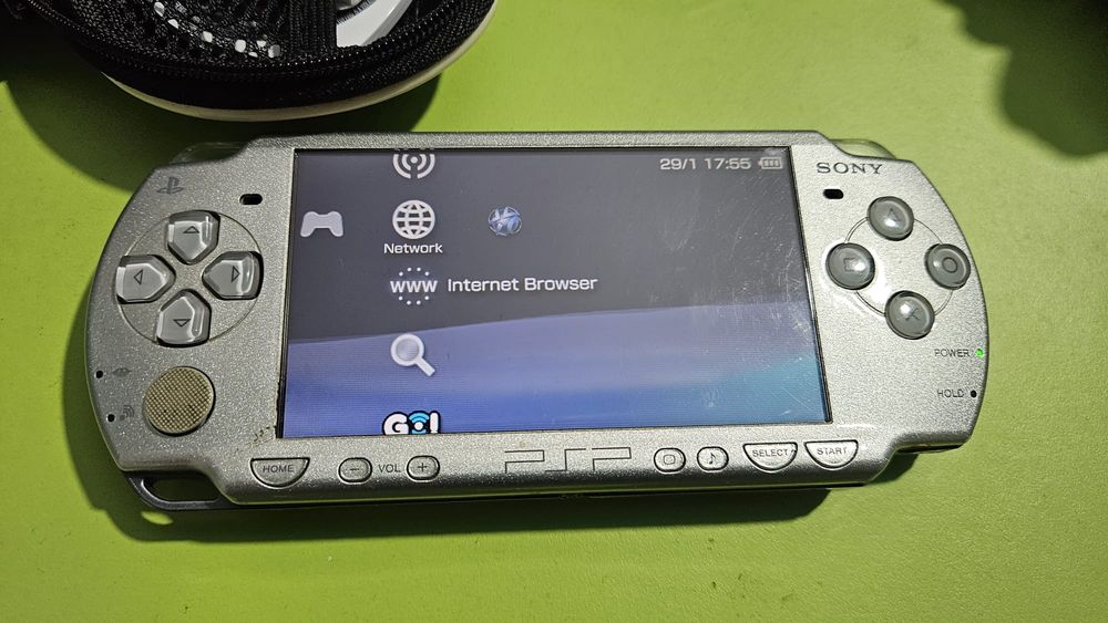 PSP portabil 2004 + 24 UMD-uri - Consola + Jocuri