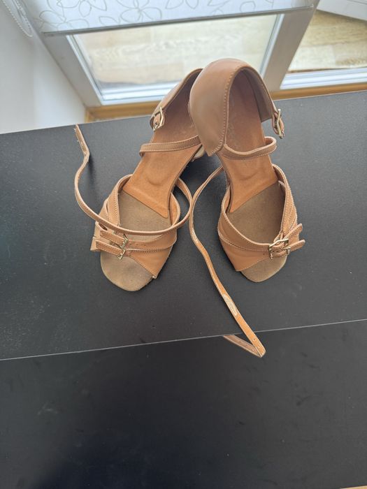 Платье рейтинг 122-128 с туфлями