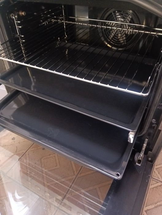 Иноксова свободно стояща печка с керамичен плот Asko 2години гаранция!