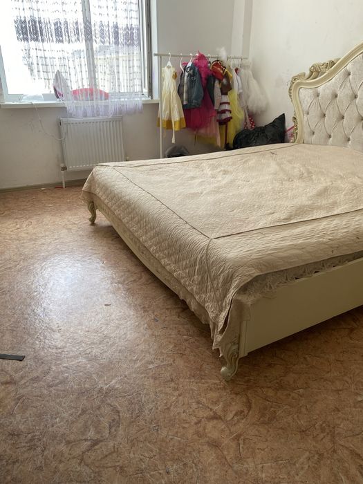 продам кровать с матрасом состояние в норме