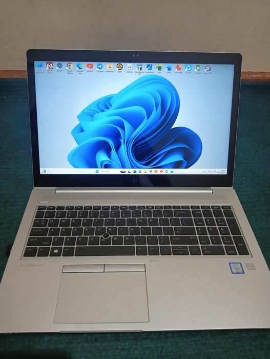 Noutbuk sotiladi srochni