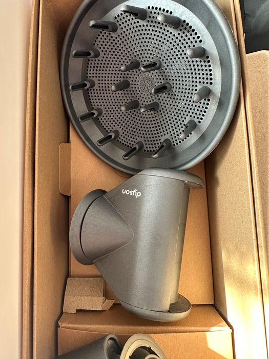 Сешоар Dyson supersonic hd08