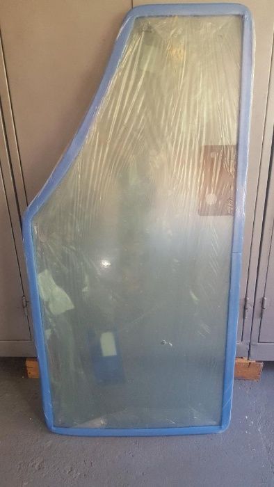 Usa geam John Deere 6090MC , 6100MC , 6110MC