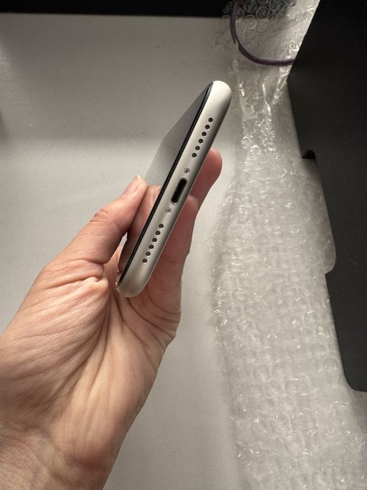 Продам Iphone 11