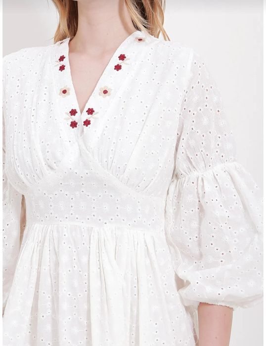 Rochie cu detalii brodate