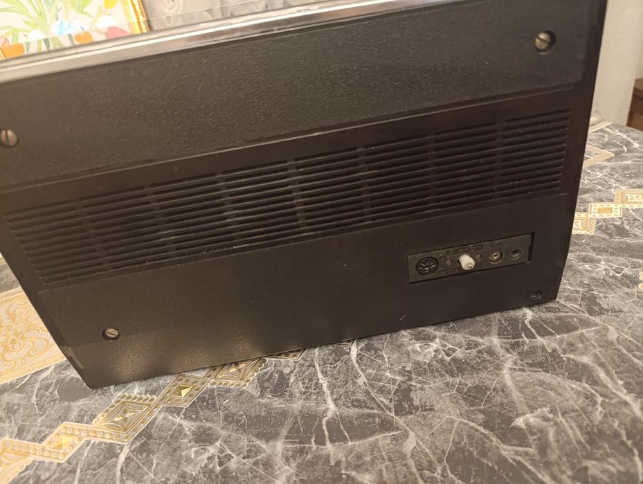 Советский портативный транзисторный радиоприемник Спидола 230-1