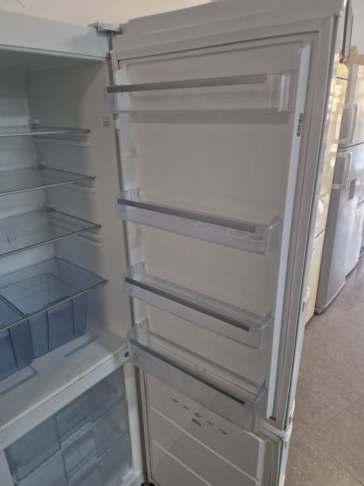 Хладилник с фризер Vestfros A++ No Frost