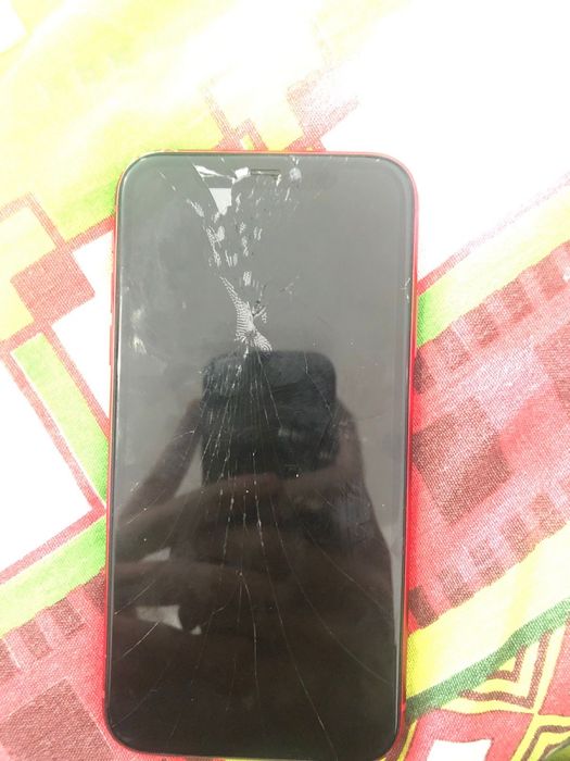 Продам айфон 11 торга нет