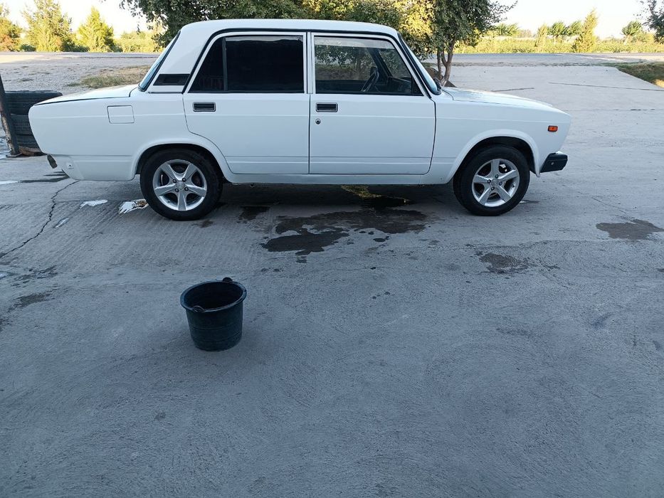 Ваз 2107 сотилади митани бор 80 талик машина хама жойи нолдан йигилган